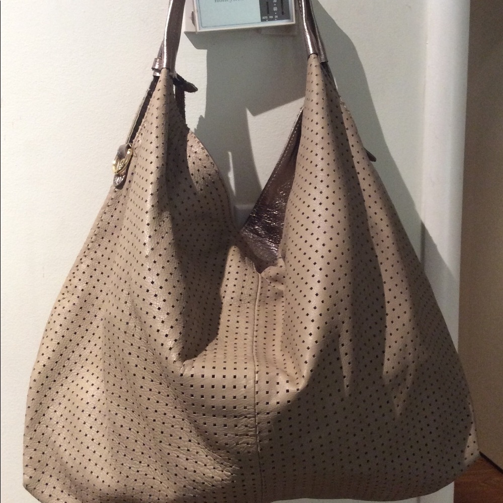 “Laura did Maggio” Italian Leather Chic Hobo Bag!!